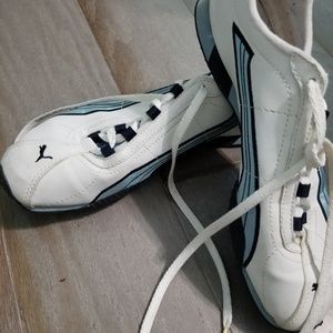 Womens Puma tennis shoes